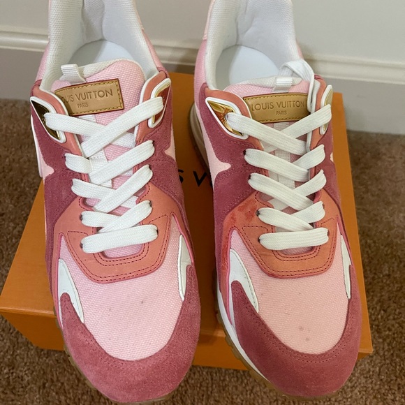 Louis Vuitton Runaway Sneaker in Pink - Picture 2 of 11